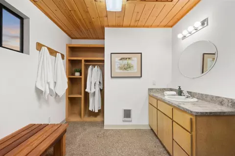 Bath - 984 Crestview Dr, Murphys, CA 95247 photo 4 of 4
