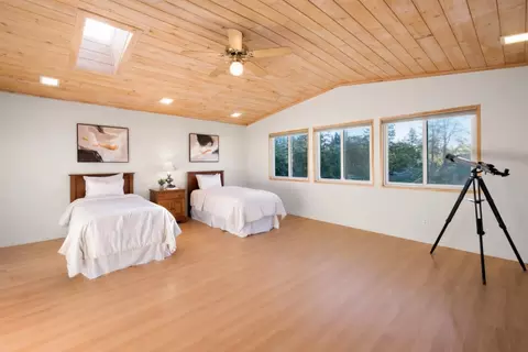 Bedroom - 984 Crestview Dr, Murphys, CA 95247 photo 3 of 3
