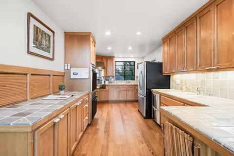 Kitchen - 984 Crestview Dr, Murphys, CA 95247 photo 4 of 5
