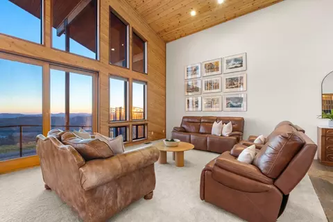 Living - 984 Crestview Dr, Murphys, CA 95247 photo 4 of 7