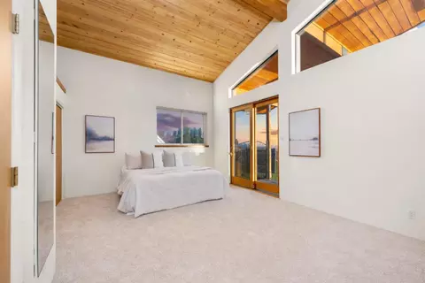 Bedroom - 984 Crestview Dr, Murphys, CA 95247 photo 2 of 3