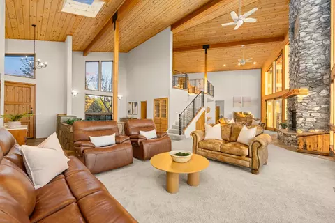 Living - 984 Crestview Dr, Murphys, CA 95247 photo 5 of 7
