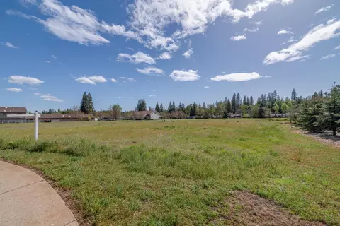 566 Friendly Ct, Murphys, CA 95247 photo 4