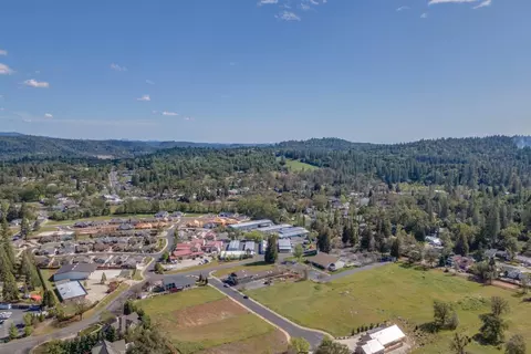 566 Friendly Ct, Murphys, CA 95247 photo 8