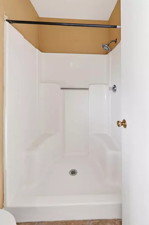 Bath - 1754 Merced Ave, Merced, CA 95341 photo 3 of 5