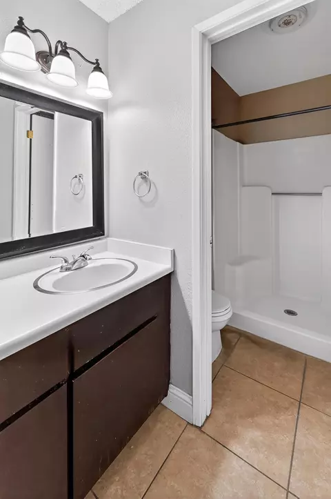 Bath - 1754 Merced Ave, Merced, CA 95341 photo 1 of 5