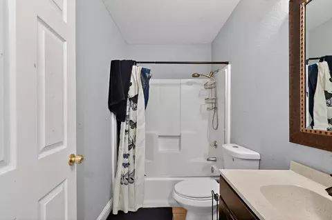 Bath - 1754 Merced Ave, Merced, CA 95341 photo 5 of 5