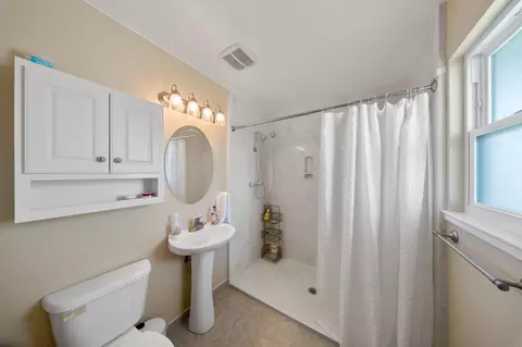 Bath - 1391 S Orange St, Turlock, CA 95380 photo 2 of 2