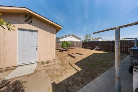 Exterior - 1391 S Orange St, Turlock, CA 95380 photo 5 of 6