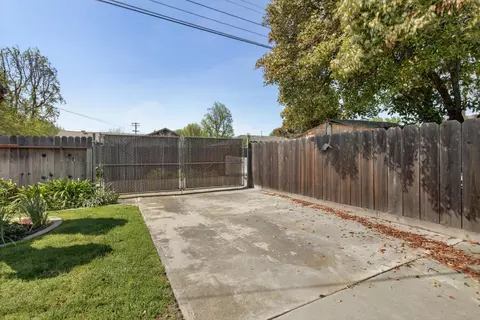 Exterior - 2205 Tully Rd, Modesto, CA 95350 photo 4 of 9