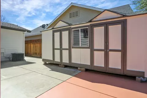 Exterior - 1583 Roger Dr, Tracy, CA 95304 photo 5 of 17