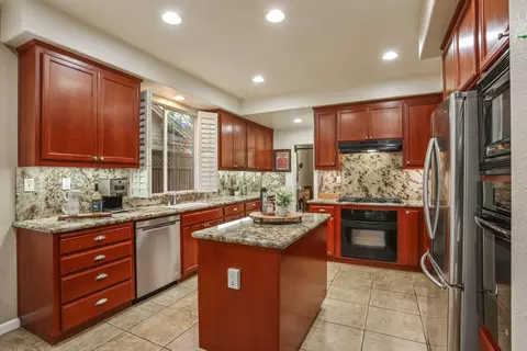Kitchen - 1583 Roger Dr, Tracy, CA 95304 photo 3 of 4