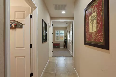 Entry Way - 1583 Roger Dr, Tracy, CA 95304 photo 5 of 8