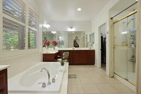 Bath - 1583 Roger Dr, Tracy, CA 95304 photo 3 of 7