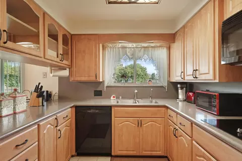 Kitchen - 4678 E Woodbridge Rd, Acampo, CA 95220 photo 5 of 5
