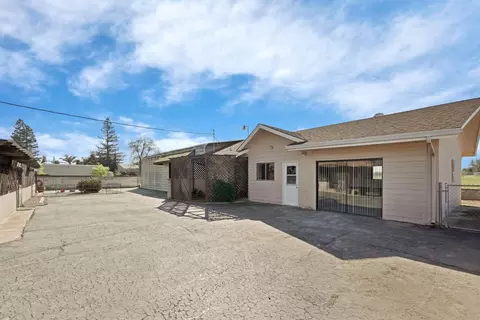 Exterior - 4678 E Woodbridge Rd, Acampo, CA 95220 photo 7 of 8