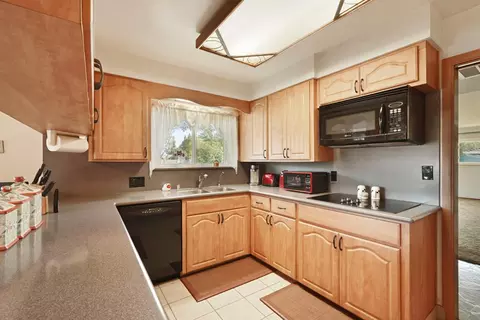 Kitchen - 4678 E Woodbridge Rd, Acampo, CA 95220 photo 2 of 5