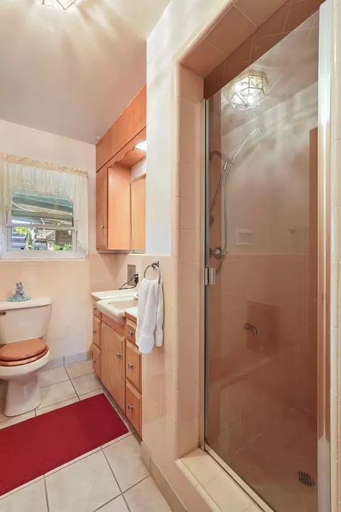 Bath - 4678 E Woodbridge Rd, Acampo, CA 95220 photo 2 of 5