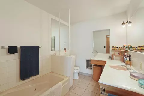 Bath - 4678 E Woodbridge Rd, Acampo, CA 95220 photo 3 of 5