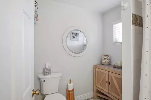 Bath - 891 Manila Rd, Lathrop, CA 95330 photo 2 of 7