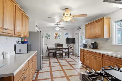 Kitchen - 891 Manila Rd, Lathrop, CA 95330 photo 4 of 7