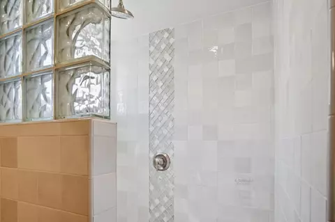 Bath - 891 Manila Rd, Lathrop, CA 95330 photo 6 of 7