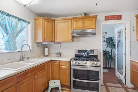 Kitchen - 891 Manila Rd, Lathrop, CA 95330 photo 3 of 7