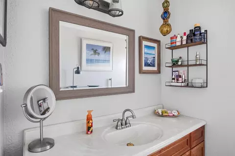 Bath - 891 Manila Rd, Lathrop, CA 95330 photo 3 of 7