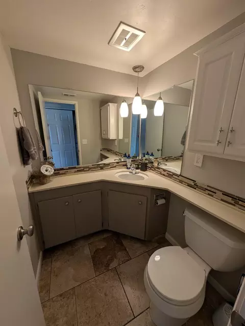 Bath - 2334 Via Camino Ave, Carmichael, CA 95608 photo 1 of 4