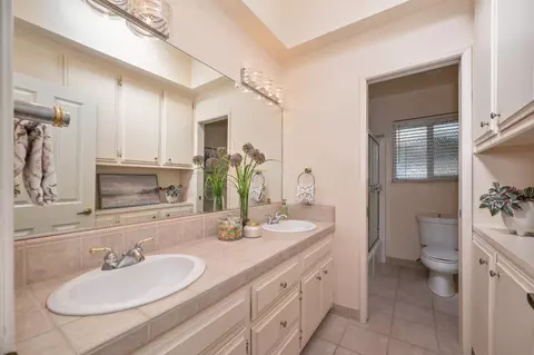 Bath - 44031 S El Macero Dr, El Macero, CA 95618 photo 2 of 3