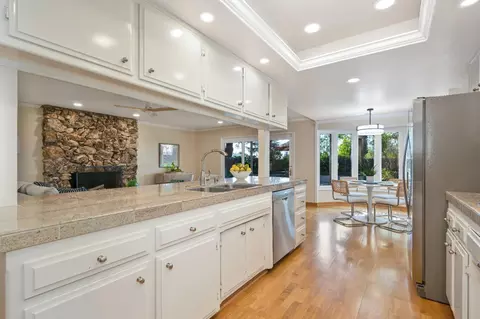 Kitchen - 44031 S El Macero Dr, El Macero, CA 95618 photo 4 of 5