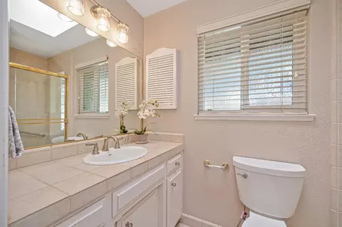 Bath - 44031 S El Macero Dr, El Macero, CA 95618 photo 3 of 3