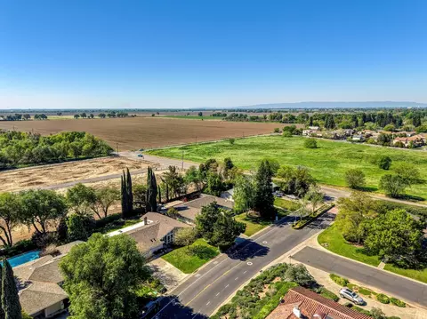 View/Area - 44031 S El Macero Dr, El Macero, CA 95618 photo 2 of 2