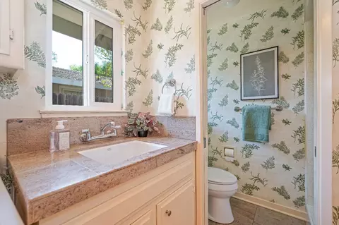 Bath - 44031 S El Macero Dr, El Macero, CA 95618 photo 1 of 3