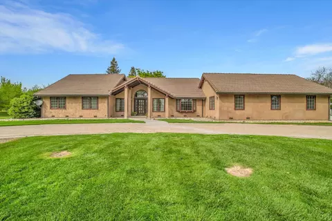 Exterior - 17230 E Franscella Ln, Ripon, CA 95366 photo 9 of 16