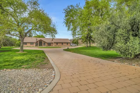 Exterior - 17230 E Franscella Ln, Ripon, CA 95366 photo 3 of 16