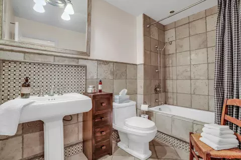 Bath - 17230 E Franscella Ln, Ripon, CA 95366 photo 1 of 3