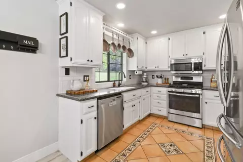 Kitchen - 2767 Shilo Dr, Placerville, CA 95667 photo 4 of 6