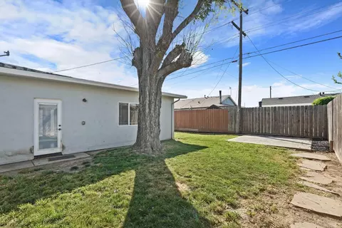 Exterior - 916 6th St, Ripon, CA 95366 photo 4 of 6