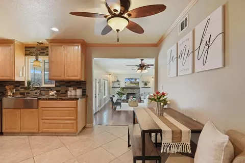 Entry Way - 916 6th St, Ripon, CA 95366 photo 2 of 3