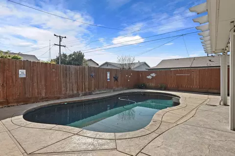 Exterior - 916 6th St, Ripon, CA 95366 photo 6 of 6