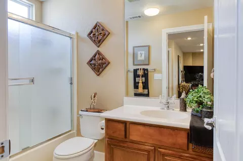 Bath - 1712 Newhampton Way, Modesto, CA 95355 photo 2 of 3