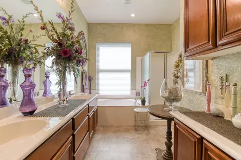 Bath - 1712 Newhampton Way, Modesto, CA 95355 photo 1 of 3