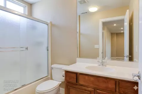 Bath - 1712 Newhampton Way, Modesto, CA 95355 photo 3 of 3