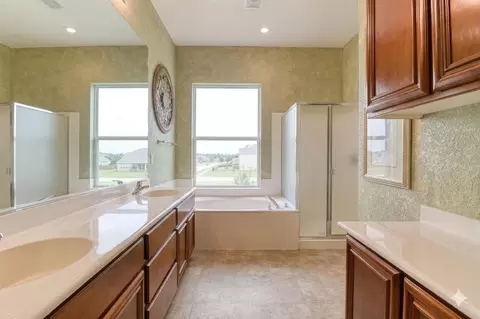 Bath - 1712 Newhampton Way, Modesto, CA 95355 photo 1 of 4