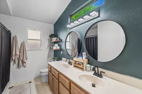 Bath - 3805 Ellenboro Ave, Modesto, CA 95357 photo 2 of 2