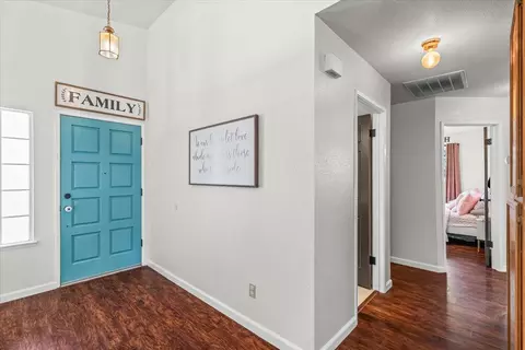 Entry Way - 3805 Ellenboro Ave, Modesto, CA 95357 photo 4 of 5