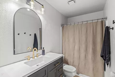Bath - 3805 Ellenboro Ave, Modesto, CA 95357 photo 1 of 2