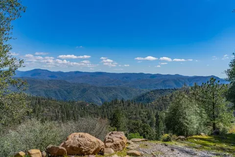 1033 Sandalwood Dr, Murphys, CA 95247