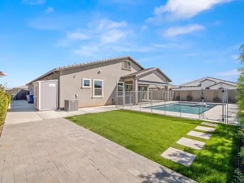Exterior - 1734 N Park Ave, Clovis, CA 93619 photo 8 of 11